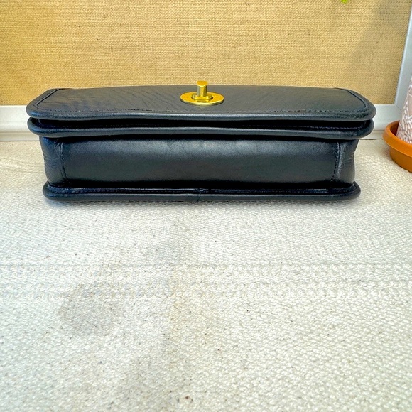 Vintage Wako of Japan Turlock Flap Clutch/Crossbody/shoulder in Navy - Leather - Picture 4 of 10
